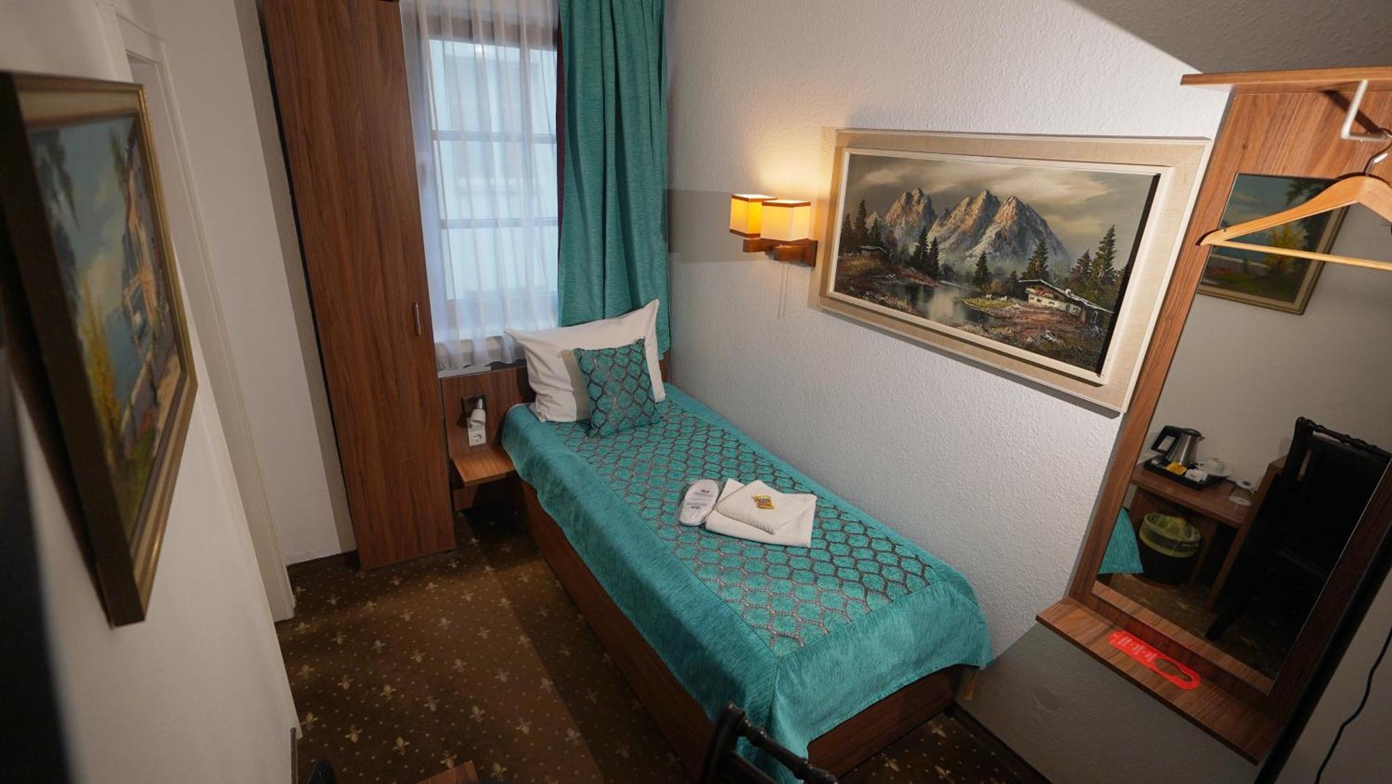 Hotel Und Restaurant Loewenbraeu Koeln Eksteriør billede