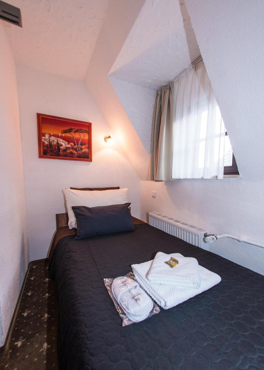 Hotel Und Restaurant Loewenbraeu Koeln Eksteriør billede